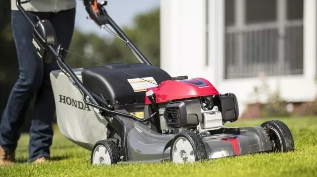 How to Pick the Best Self-Propelled Push Lawn Mower